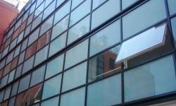وجود شیشه‌های دوجداره غیراستاندارد در سطح شهر انتقاد از ورود آلومینیوم سازها در نصب شیشه