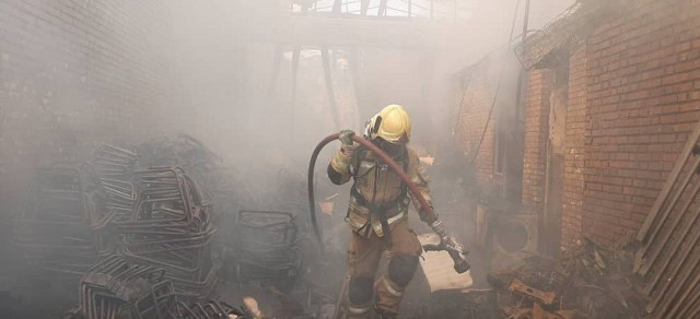 آتش‌سوزی در سايت آلومينيوم كاران شهرك صنعتي چهاردانگه 