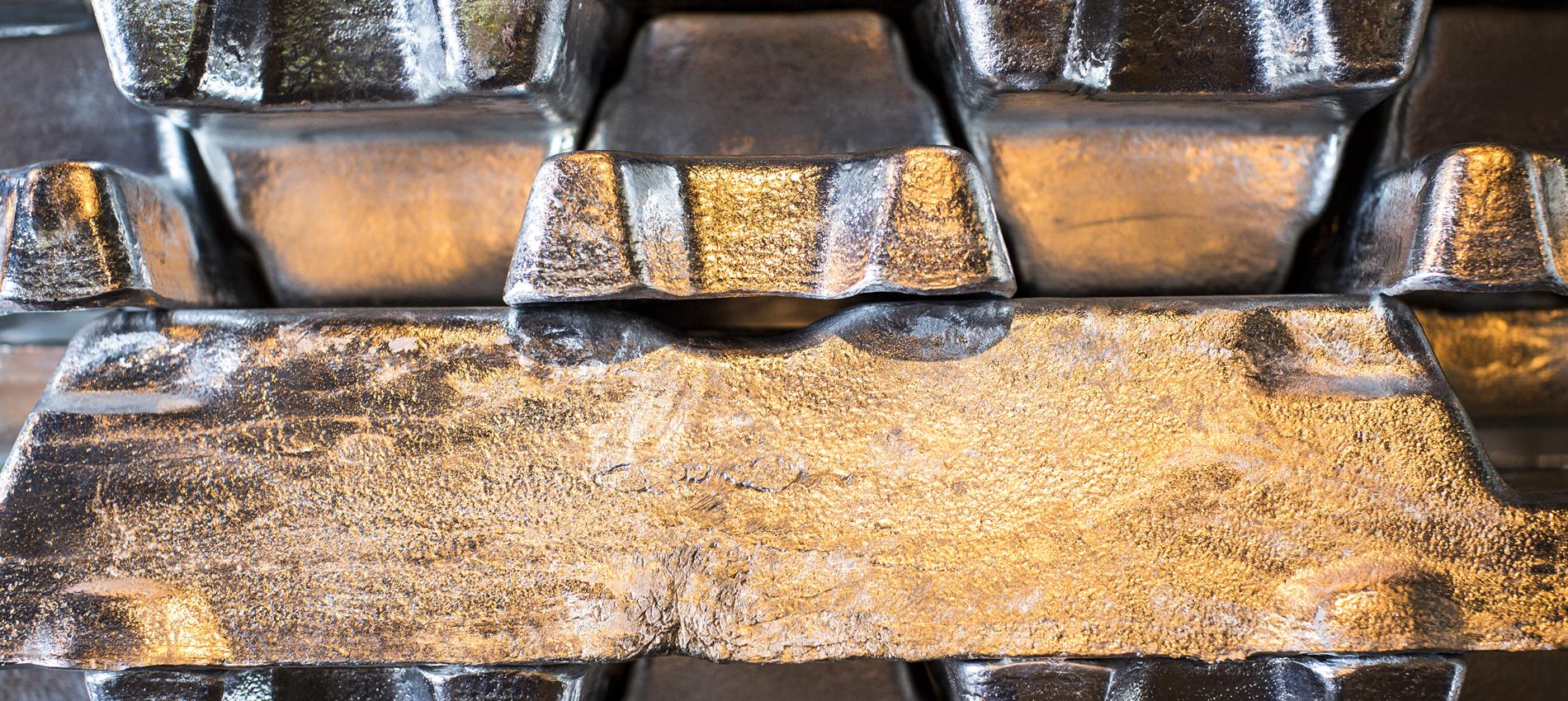 روند تغییرات قیمت آلومینیوم طی یک ماه گذشته در بورس فلزات لندن