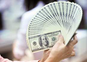 دلار آزاد 1100 تومان - تابلوی صرافی‌ها 1040 تومان