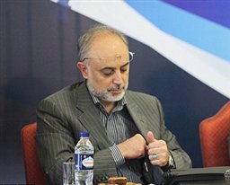 وزیرامورخارجه میان خبرنگاران نرفت