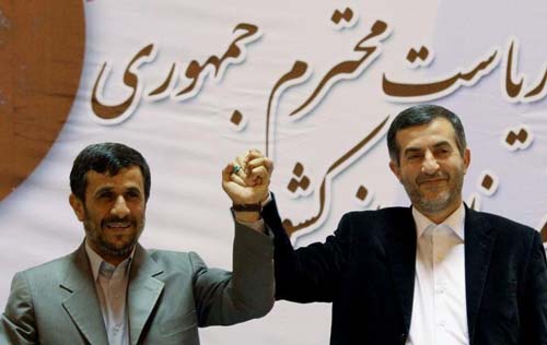احمدی‌نژاد: مشایی خودش هم بخواهد نمی‌گذارم کنار بکشد