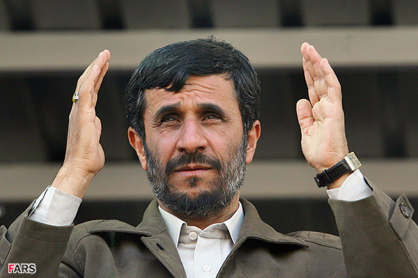 احمدی نژاد خودش جریان انحرافی است!