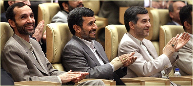 طائب: احمدینژاد فکر میکند مشایی نیروی امام زمان است/رحیمی هم میخواهد از دولت جدا شود  