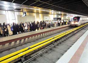 مترو تهران تا یک بامداد بیدار است 