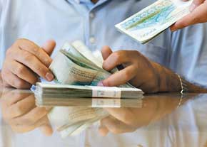 حقوق کارمندان استان مرکزی سال آینده تا 25 درصد افزایش می یابد