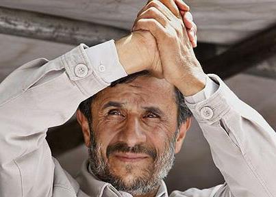احمدی نژاد: بعد از روی کار آمدن من وضعیت مردم بهتر شده است/ به درخواست دیگران در سیاست می‌مانم
