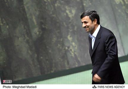 احمدی نژاد: آمده ام در مجلس قربانی کنم! 