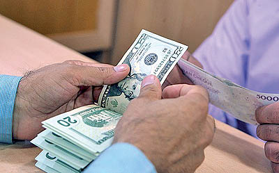 واکنش 100تومانی دلار به انتخابات
