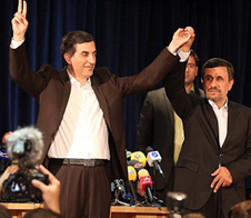 صادق زیباکلام: احمدی‌نژاد از تایید صلاحیت مشایی مطمئن شده است