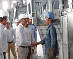 بازدید میدانی مهندس زحمتکش از واحدهای مختلف کارخانه مجتمع آلومینیوم